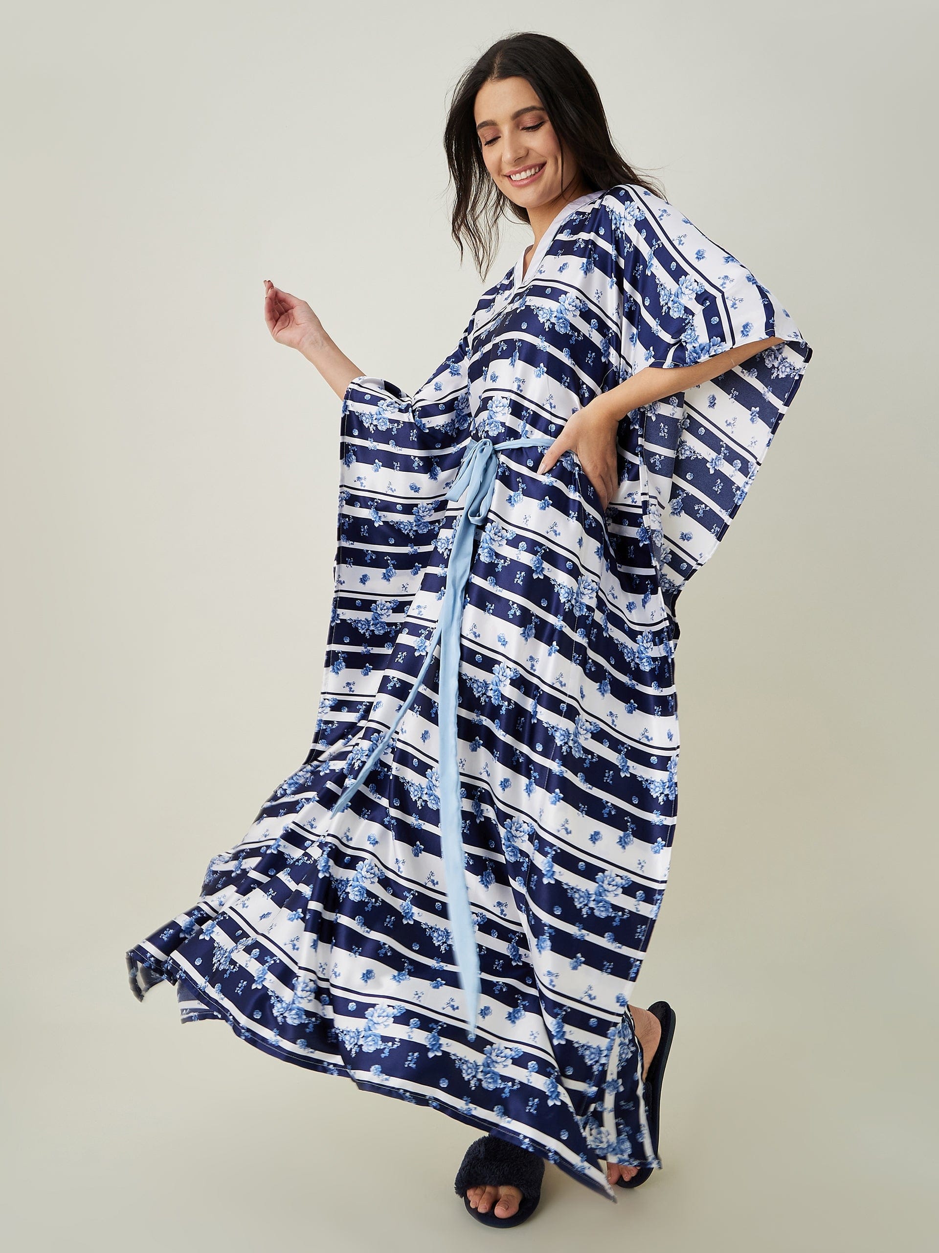 The Kaftan Company Kaftan White and Blue Ditsy Floral Loungewear Kaftan