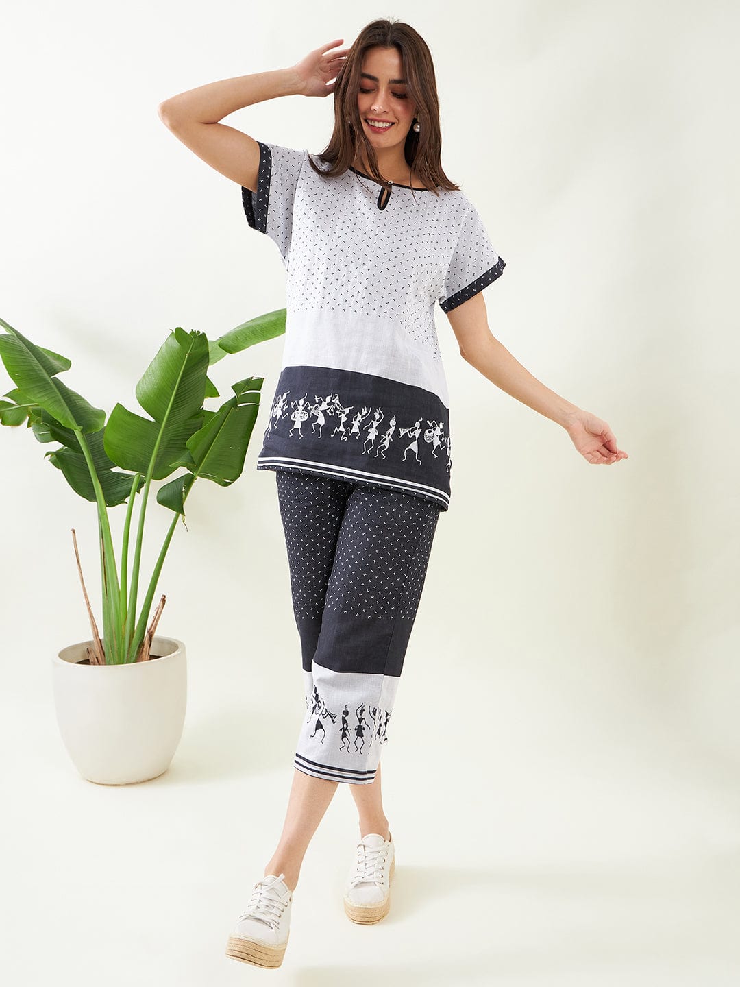 The Kaftan Company Pyjama Set Black Warli Jacquard Handloom Weave Cotton Capri Nightsuit
