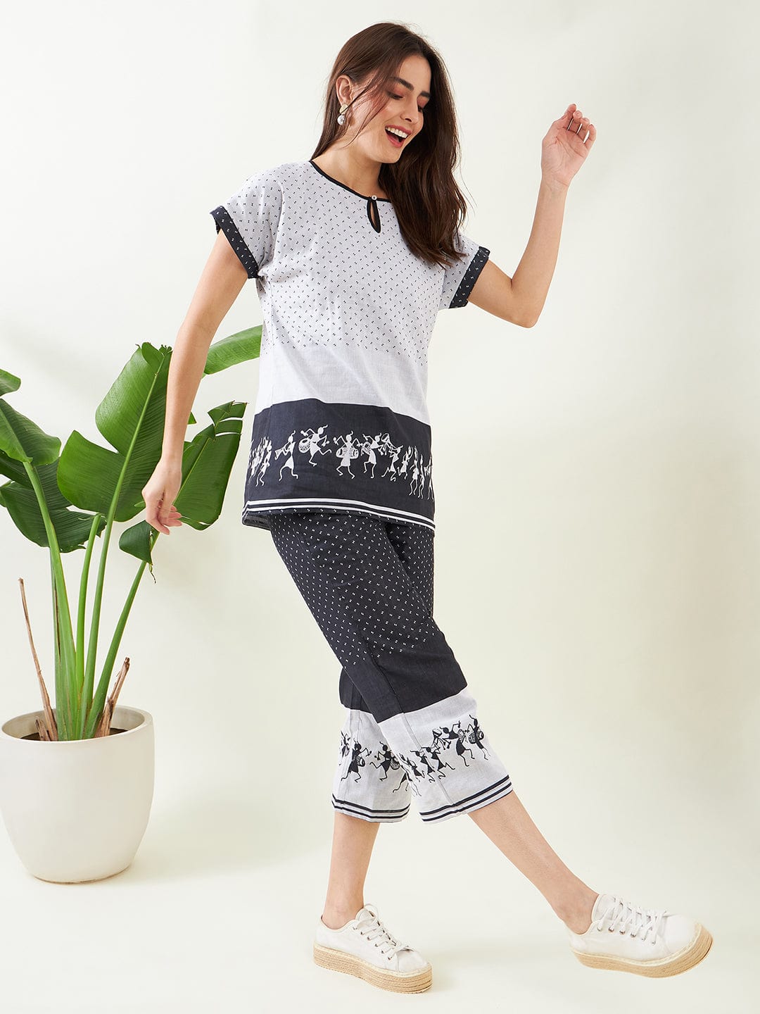 The Kaftan Company Pyjama Set Black Warli Jacquard Handloom Weave Cotton Capri Nightsuit