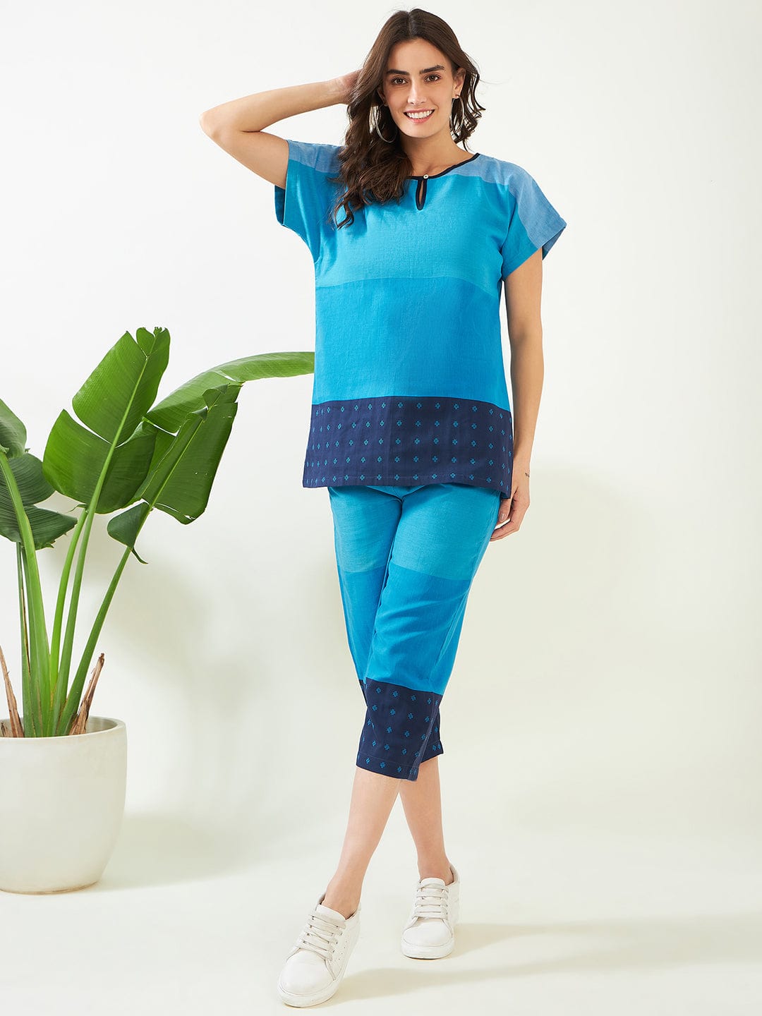 The Kaftan Company Pyjama Set Blue Colorblock Handloom Cotton Capri Nightsuit