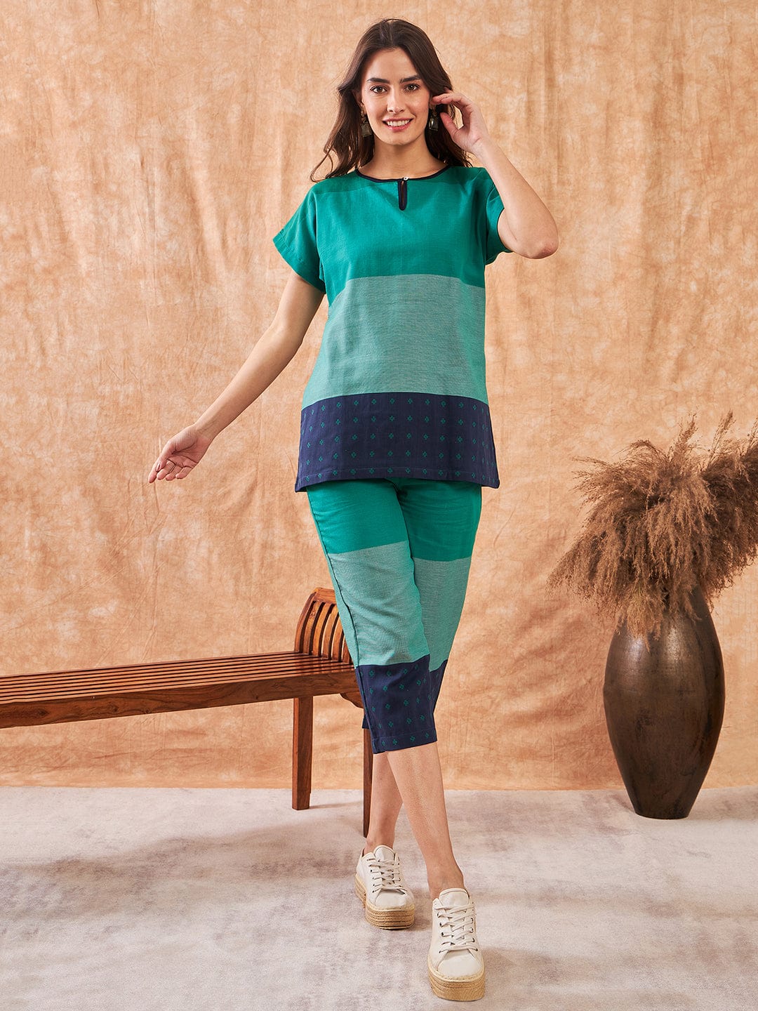 The Kaftan Company Pyjama Set Green Colorblock Handloom Cotton Capri Nightsuit