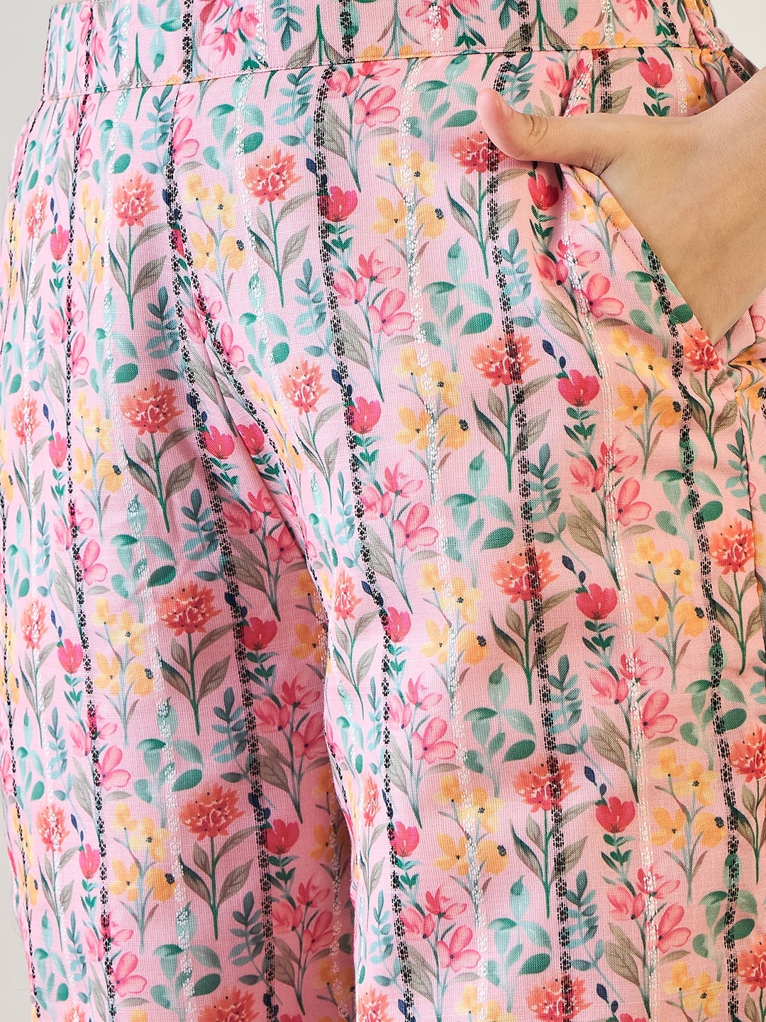 Vibrant pink floral patterns on the co-ord set with cotton lurex fabric for a smooth feel.