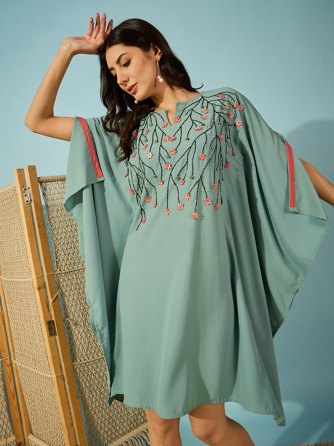 Chic green party dress with floral bead embroidery, ideal for celebrating in style.
