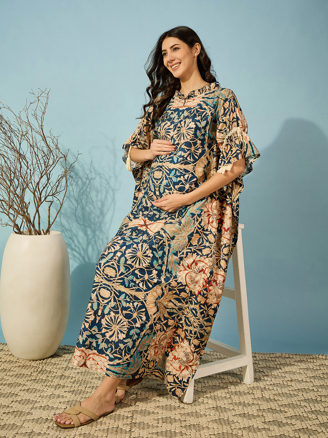 Chic vintage floral kaftan with a ruffle neck, designed for maternity and feeding convenience.
