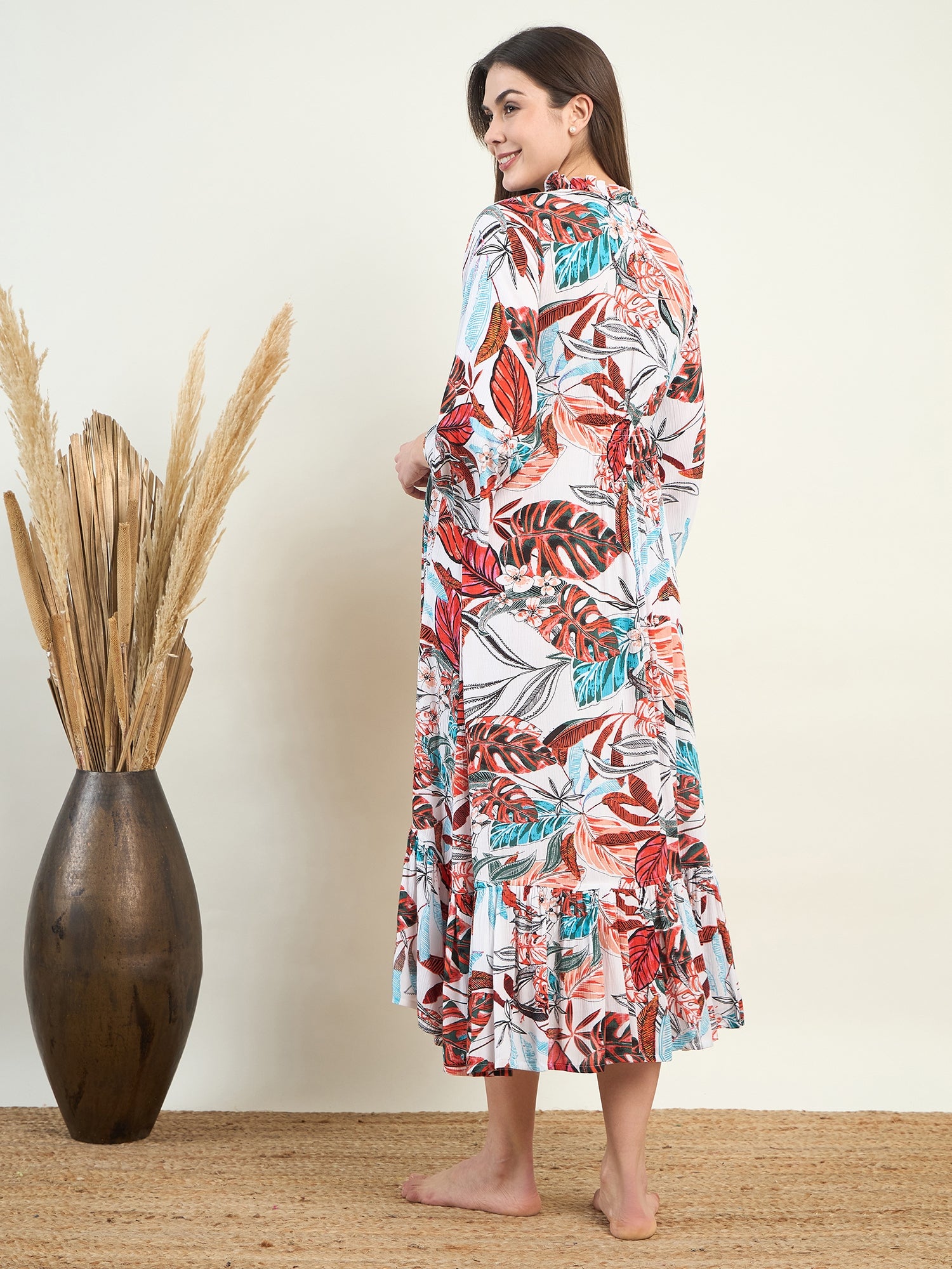 Stylish and practical white maternity kaftan for expectant mothers