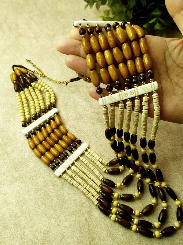 Elegant three-tone wooden beads necklace that adds depth and style to your look, ideal for layering or wearing alone.
