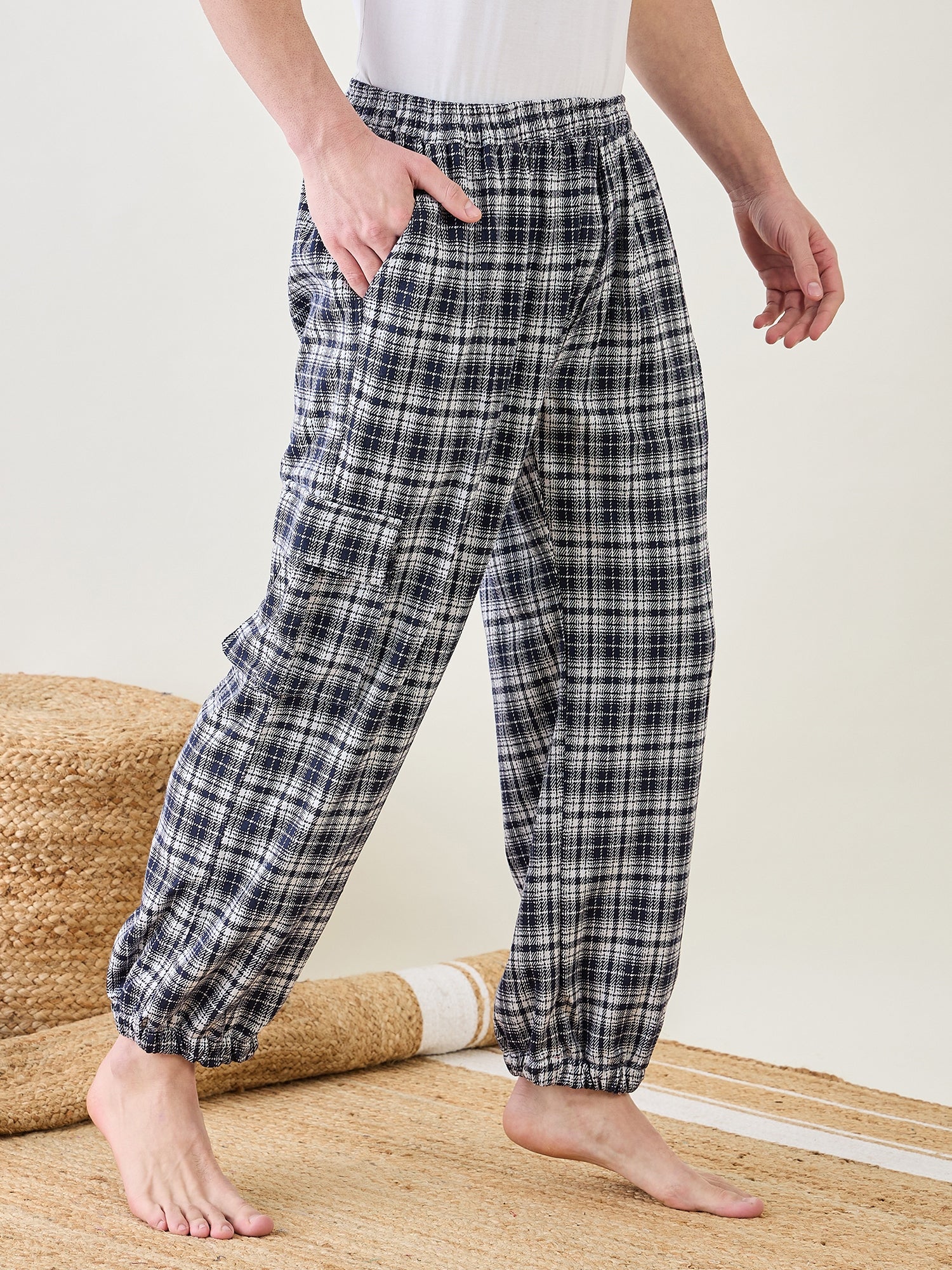 Men's cotton lounge pants in black checks