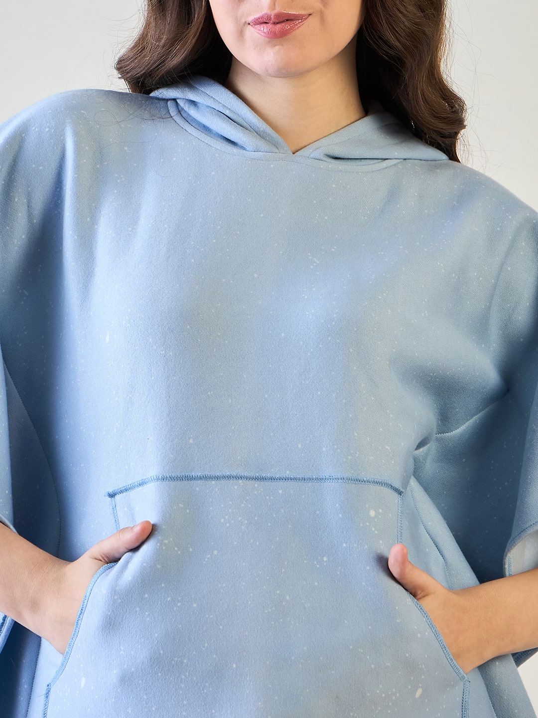 Perfect for chilly nights: light blue kaftan and pyjama set.