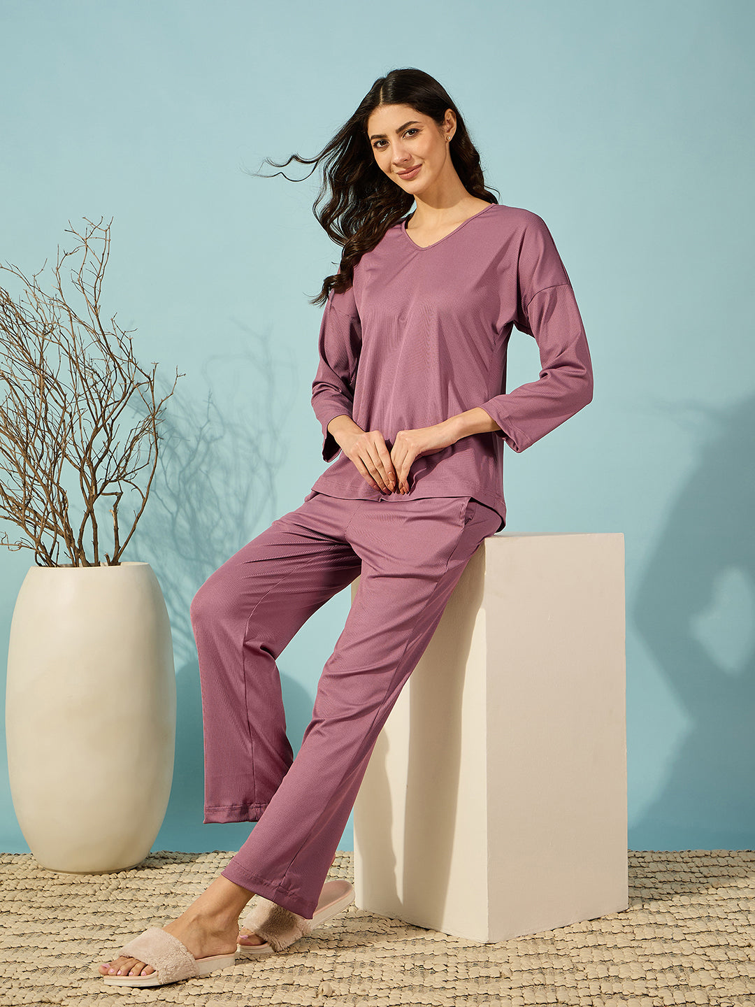 Stylish purple pyjama set with a relaxed fit and V-neck, perfect for laid-back evenings.
