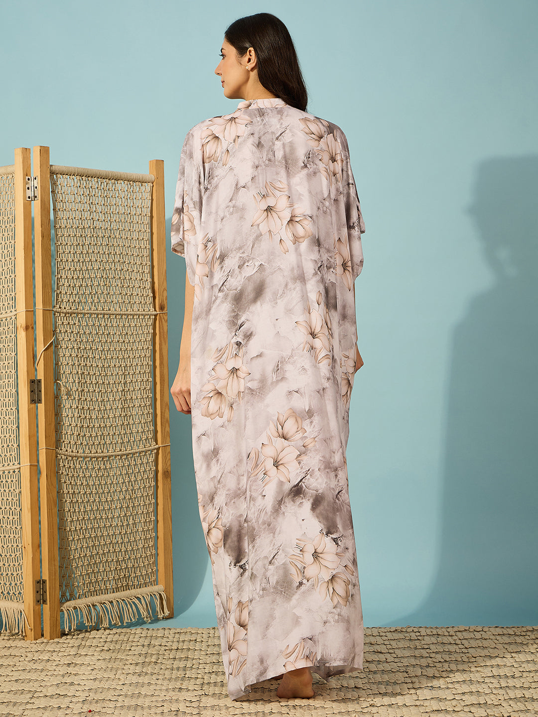Super soft pleated kaftan with a unique marble floral print, ideal for casual or dressy days.
