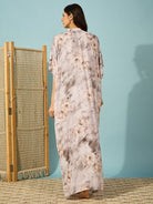 Super soft pleated kaftan with a unique marble floral print, ideal for casual or dressy days.
