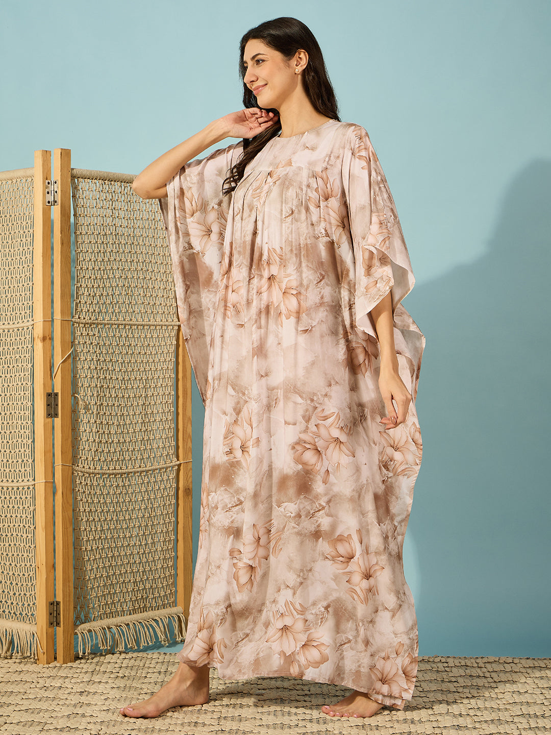 Flowing pleated kaftan nightdress in marble floral print, perfect for any occasion with a relaxed fit.
