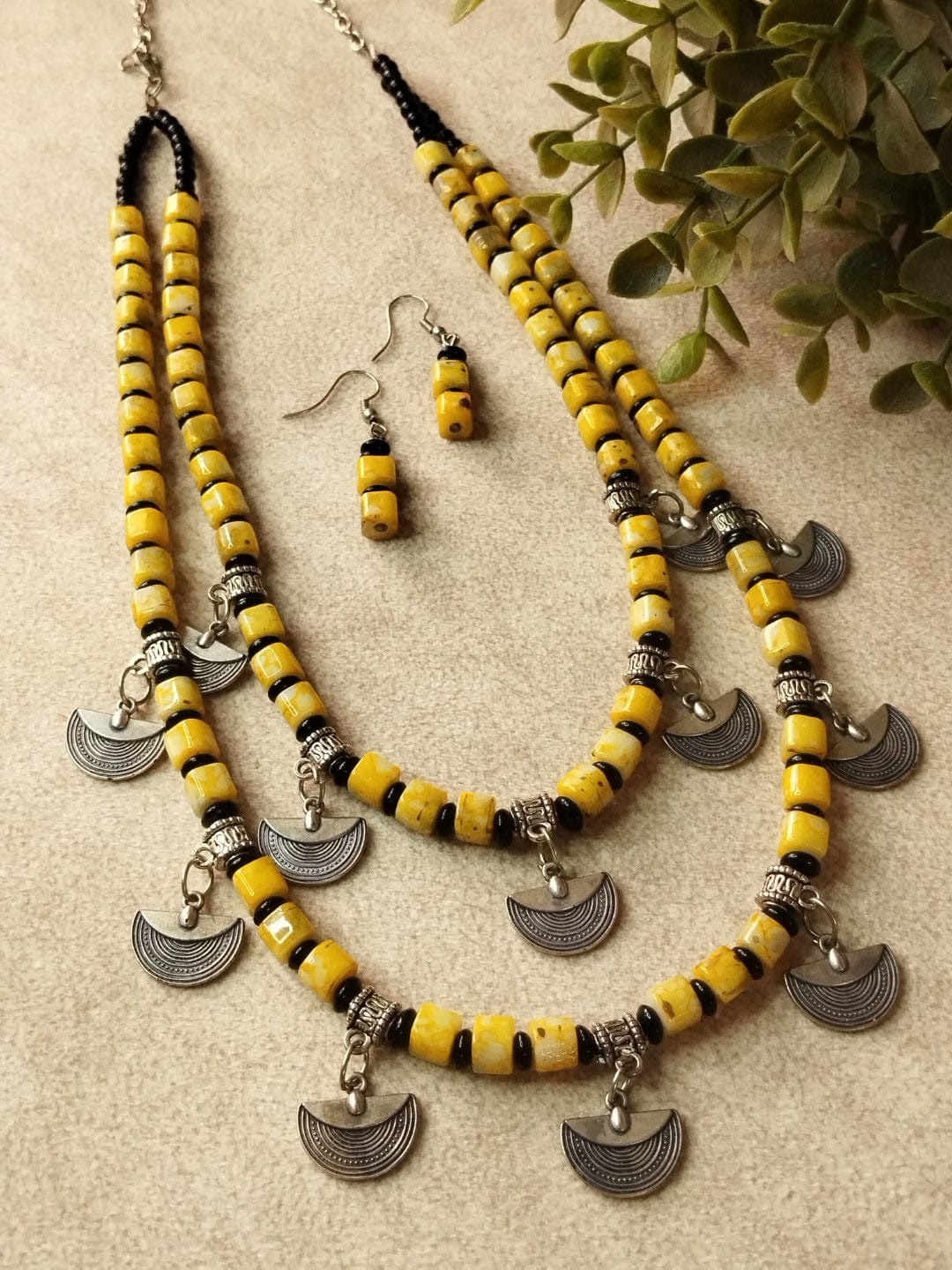 The Kaftan Company Jewelry Regular Rustic Yellow and Black Ceramic Beads Necklace Set