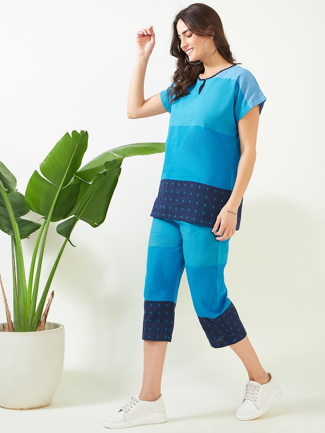 The Kaftan Company Pyjama Set Blue Colorblock Handloom Cotton Capri Nightsuit
