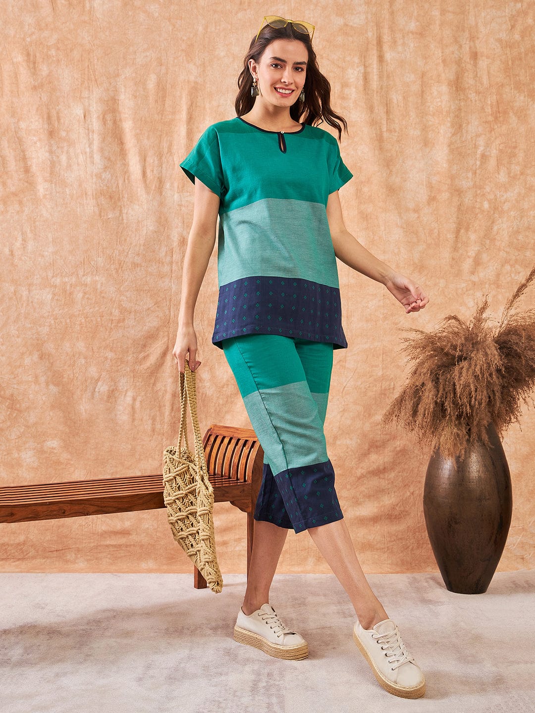 The Kaftan Company Pyjama Set Green Colorblock Handloom Cotton Capri Nightsuit