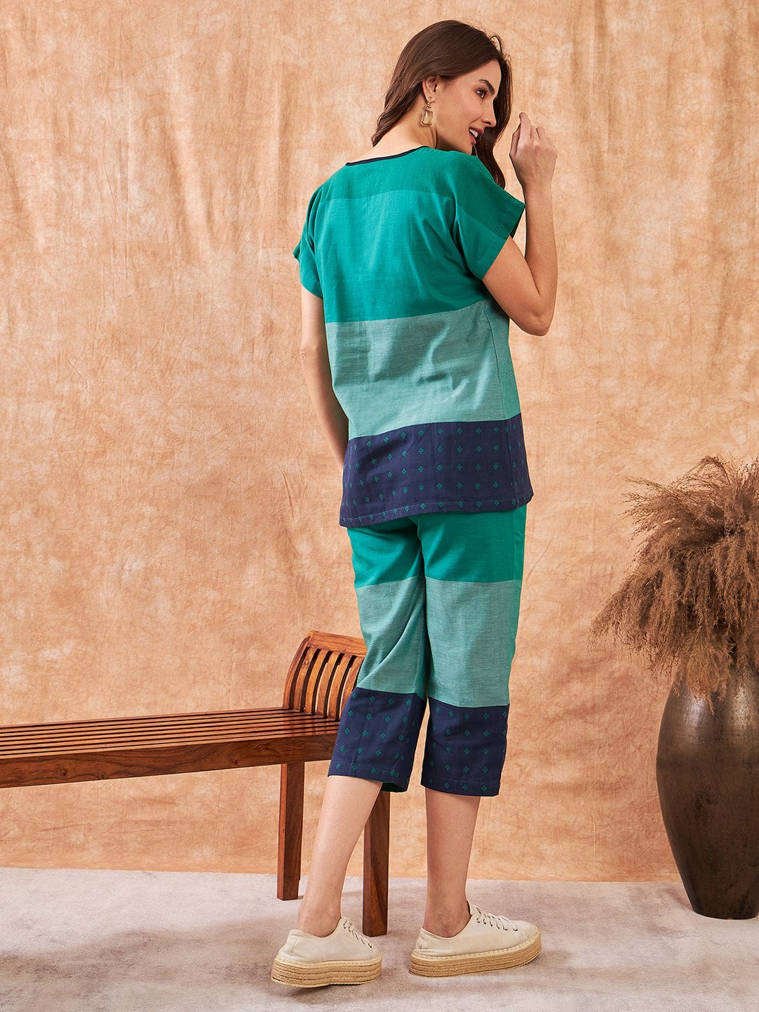 The Kaftan Company Pyjama Set Green Colorblock Handloom Cotton Capri Nightsuit