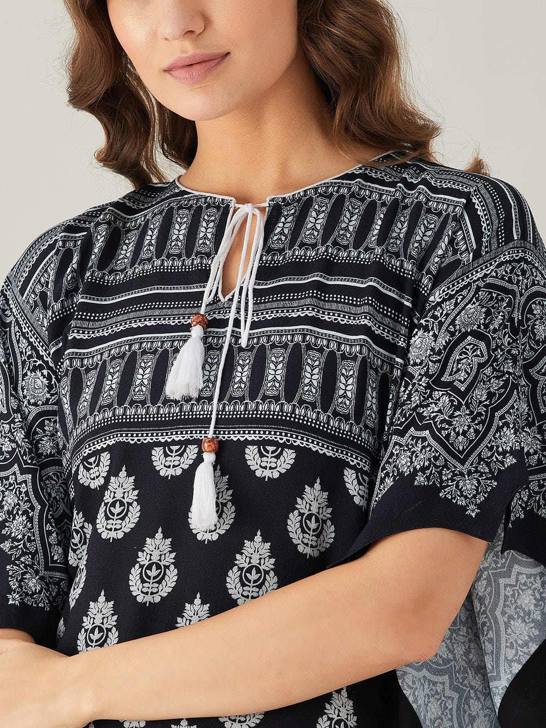 The Kaftan Company Kaftan Scalloped Edge Monochrome Patterned Maxi Kaftan